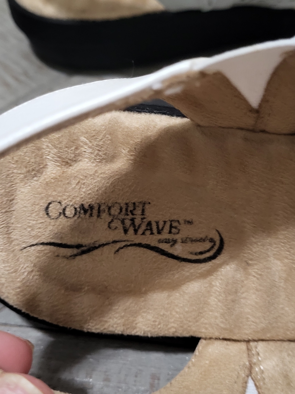 comfortview White Laser-Cut Crossover Slingback Sandals 10W - Picture 5 of 7
